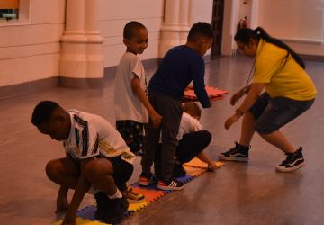 A group of children doing a jigsaw