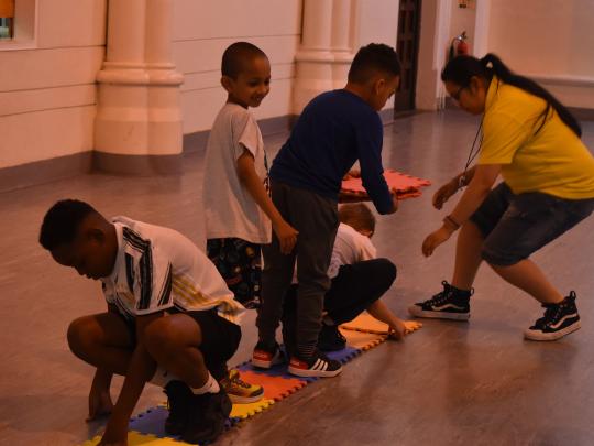 A group of children doing a jigsaw